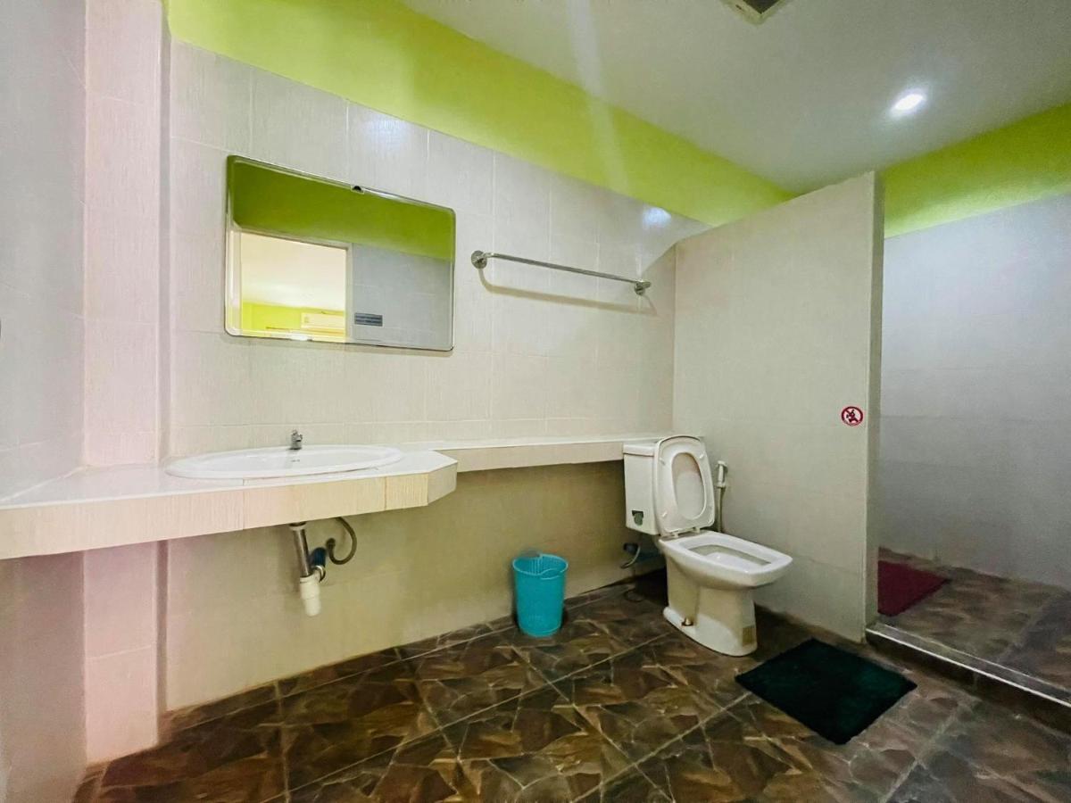 Отель Baan Sri Family Kabin Buri Экстерьер фото